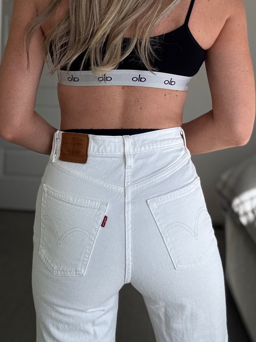 Levi’s Ribcage White Straight-Leg Jeans - Picture 4 of 10